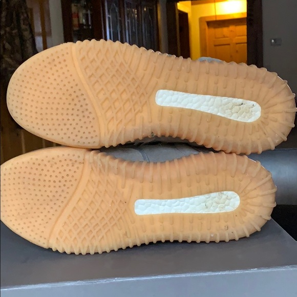 YEEZY BOOST 750 - Picture 4 of 5